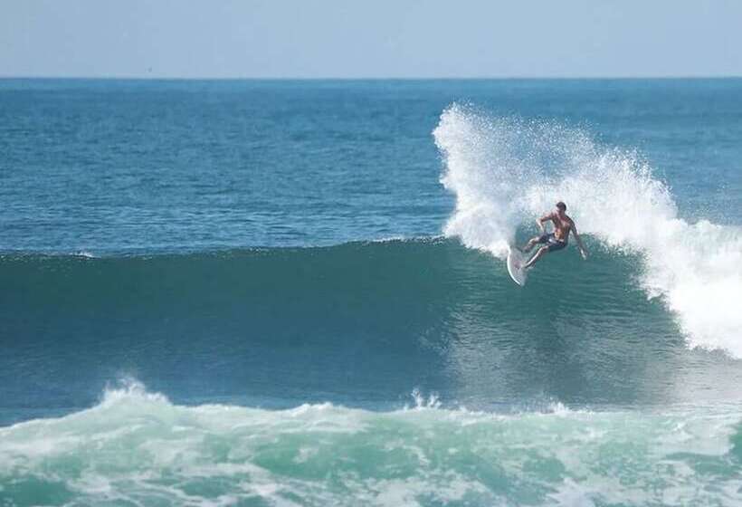 هتل Laola Surf Camp El Sunzal
