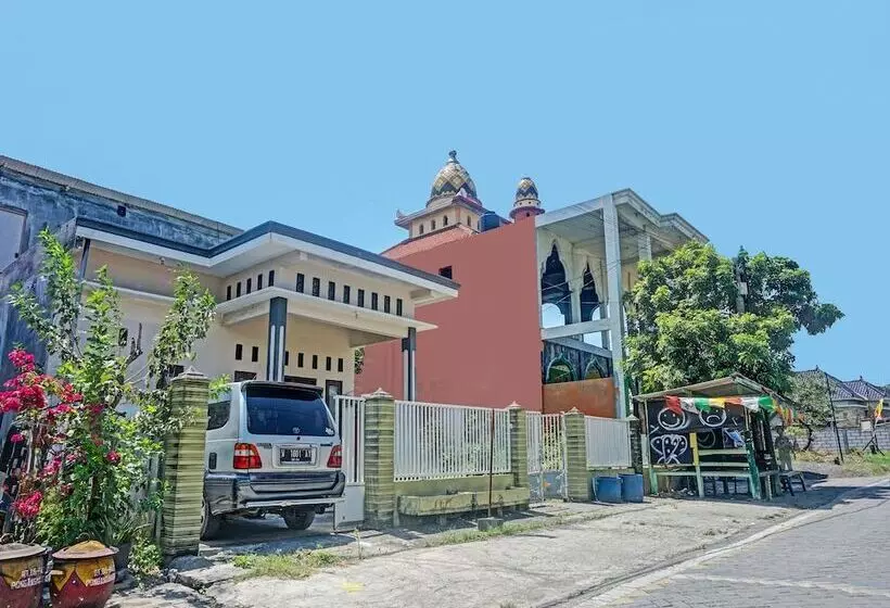 Hotelli Spot On 91600 Syariah Army Kost & Homestay