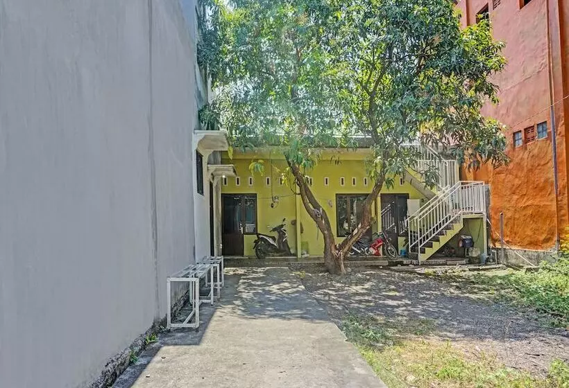 Hotelli Spot On 91600 Syariah Army Kost & Homestay