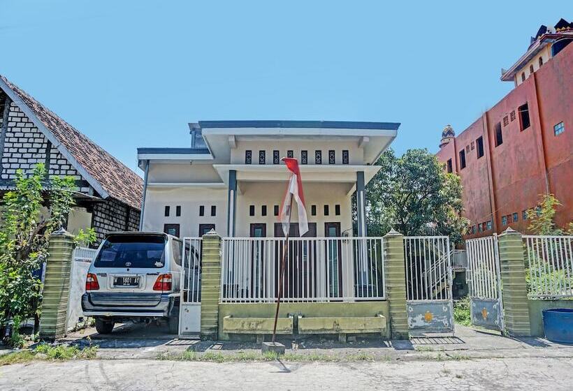 Hotel Spot On 91600 Syariah Army Kost & Homestay