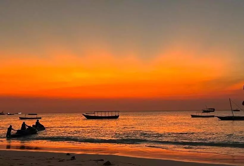 Hotelli Nungwi Beach Front
