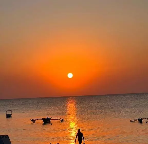 Hotelli Nungwi Beach Front