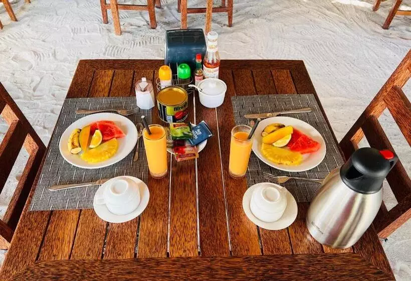 Hotelli Nungwi Beach Front