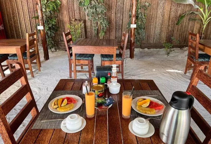 Hotelli Nungwi Beach Front