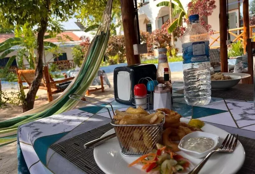 Hotelli Nungwi Beach Front
