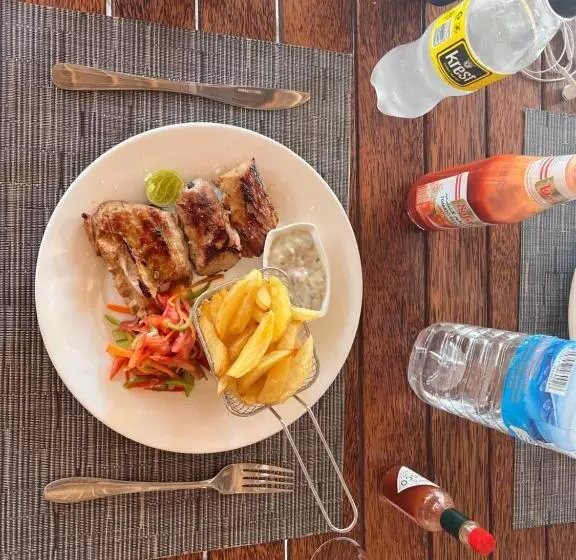 Hotelli Nungwi Beach Front
