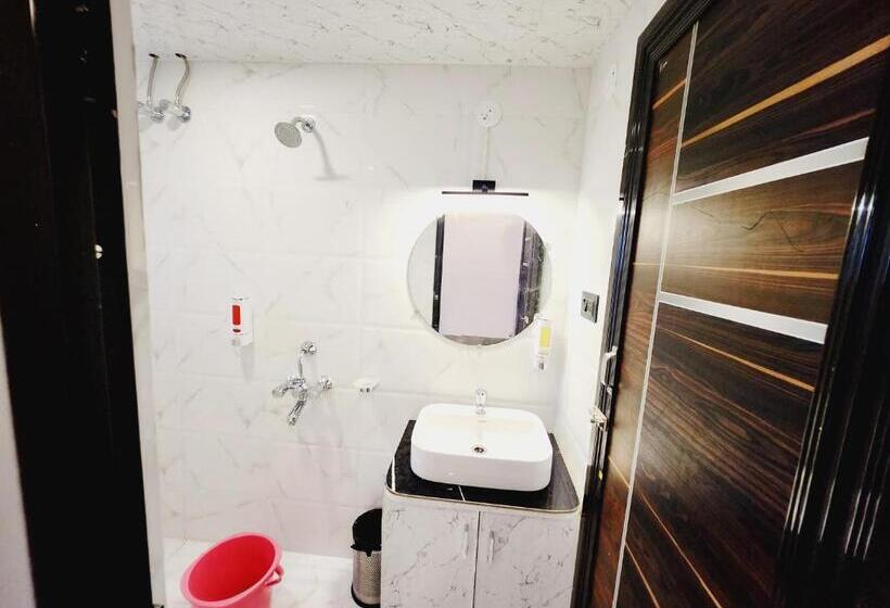 בית מלון כפרי The Greenstar Inn Premium