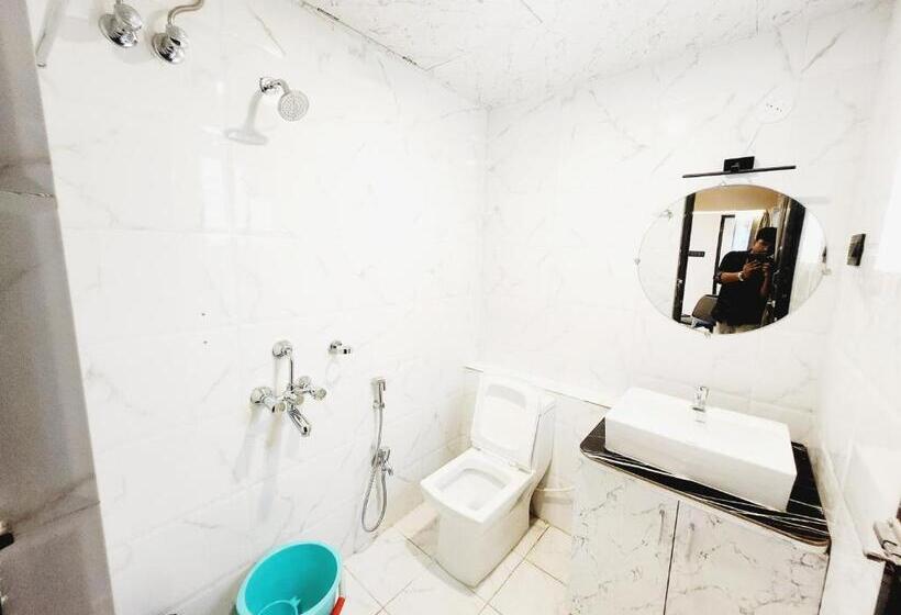 בית מלון כפרי The Greenstar Inn Premium