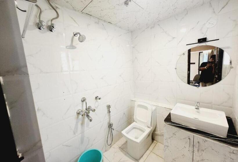 בית מלון כפרי The Greenstar Inn Premium