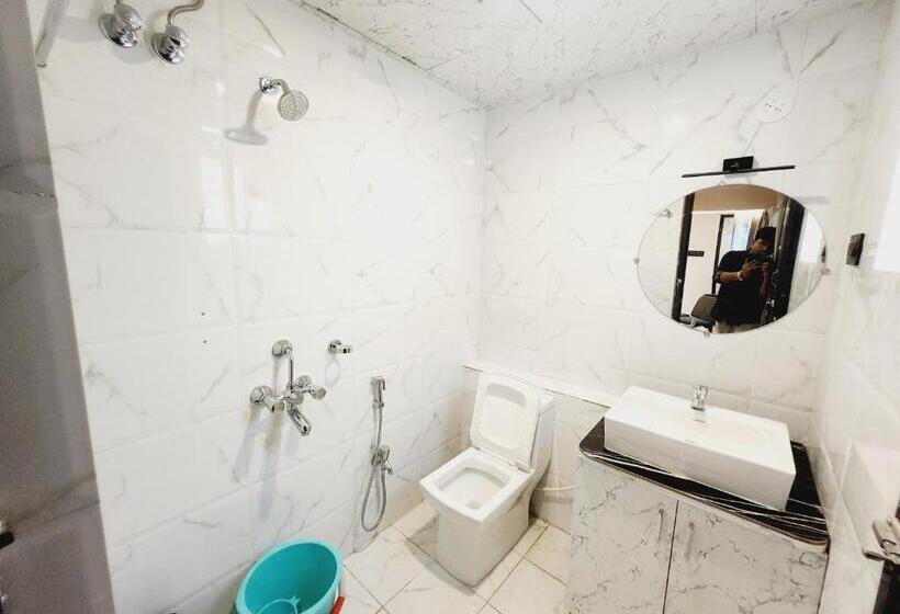 בית מלון כפרי The Greenstar Inn Premium