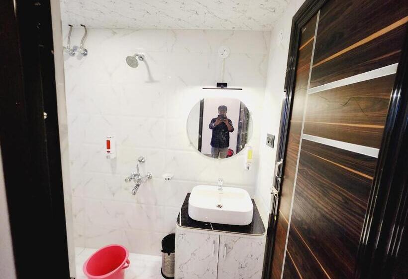 בית מלון כפרי The Greenstar Inn Premium