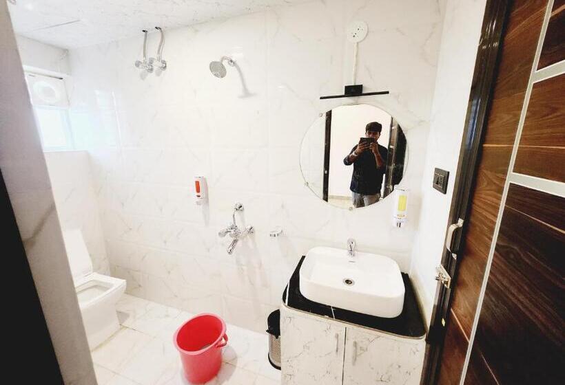 בית מלון כפרי The Greenstar Inn Premium