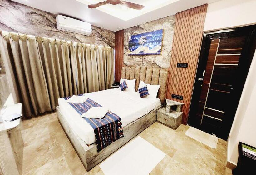 בית מלון כפרי The Greenstar Inn Premium