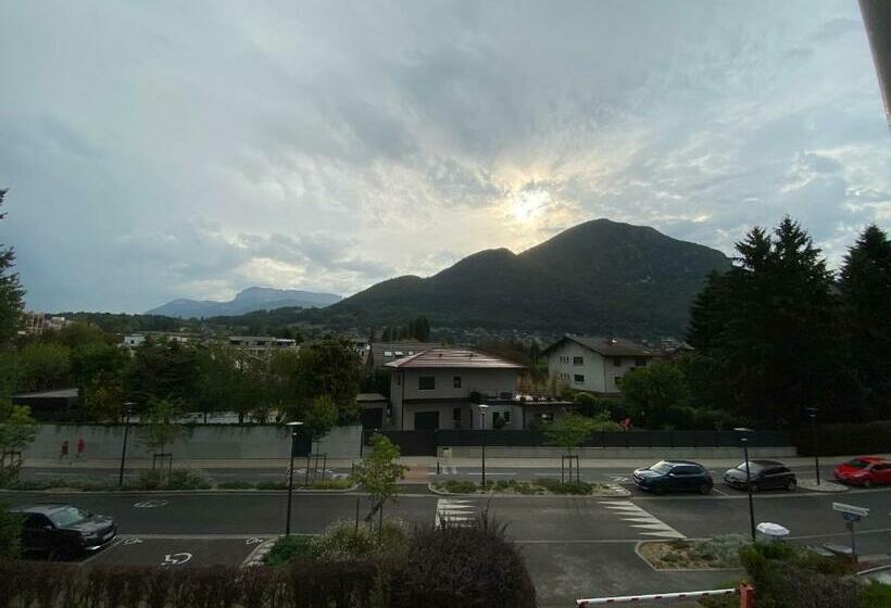 Le Malaga   Parking & Balcon, à 500m Du Lac !