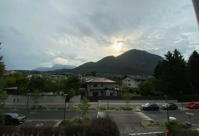 Le Malaga   Parking & Balcon, à 500m Du Lac !