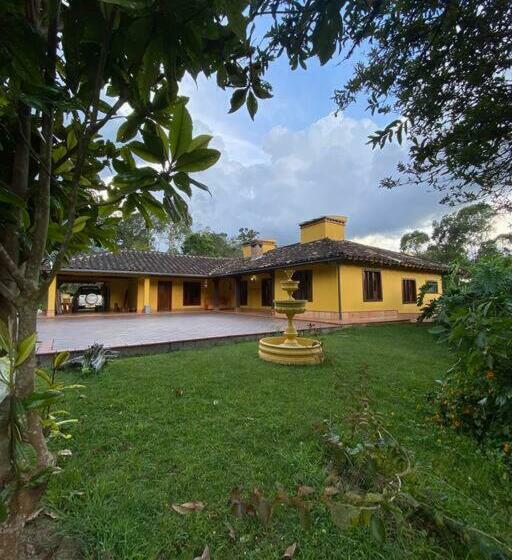 Majestuosa Finca Cerca Al Aeropuerto J.m.c