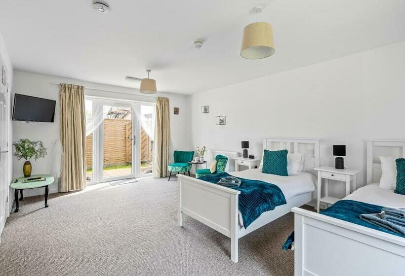 Number 4 Lytton Tree Lodge, Reydon, Southwold