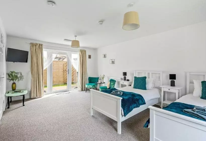Number 4 Lytton Tree Lodge, Reydon, Southwold