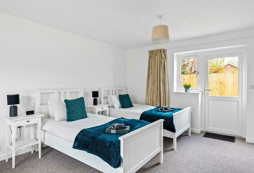 Number 4 Lytton Tree Lodge, Reydon, Southwold