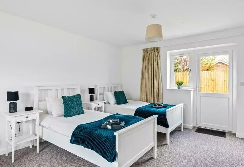 Number 4 Lytton Tree Lodge, Reydon, Southwold