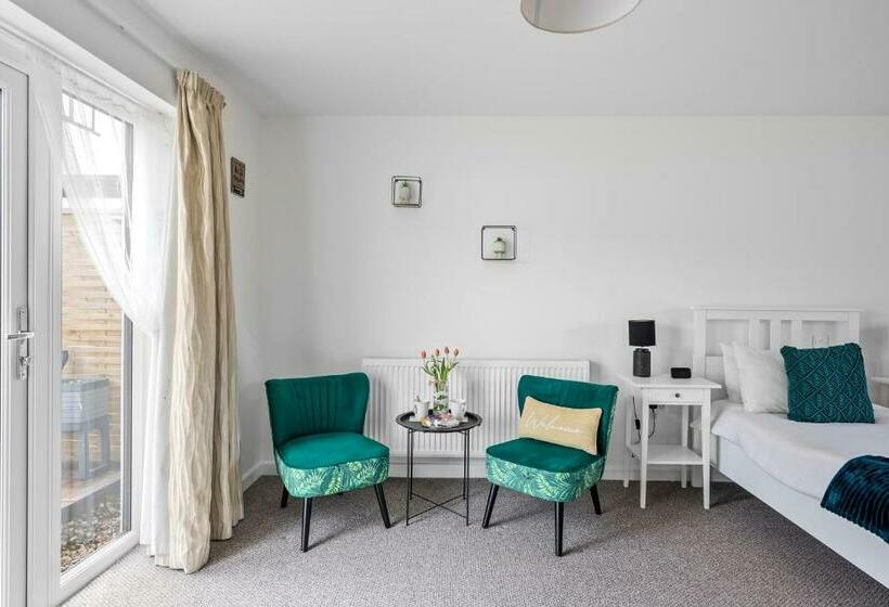 Number 4 Lytton Tree Lodge, Reydon, Southwold