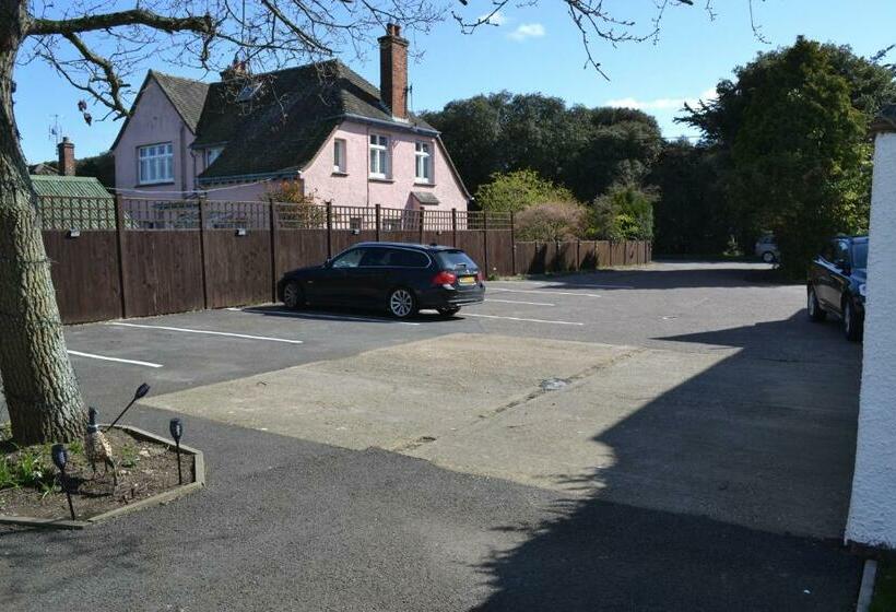 Number 4 Lytton Tree Lodge, Reydon, Southwold