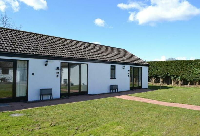 Number 4 Lytton Tree Lodge, Reydon, Southwold