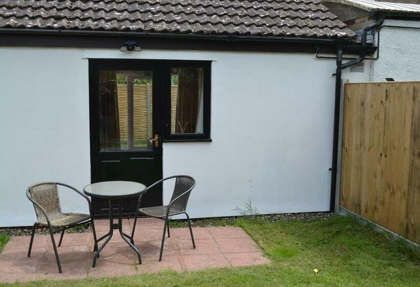 Number 4 Lytton Tree Lodge, Reydon, Southwold