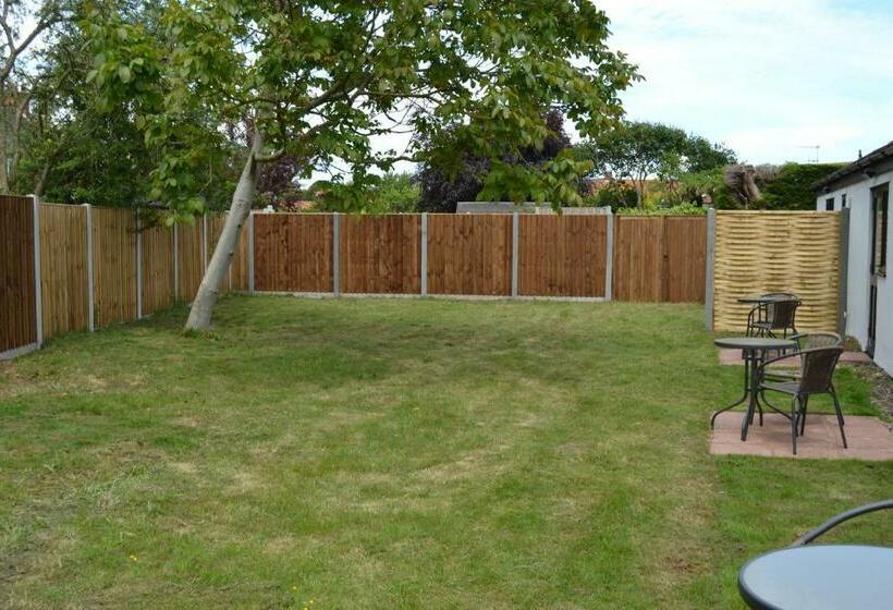 Number 4 Lytton Tree Lodge, Reydon, Southwold