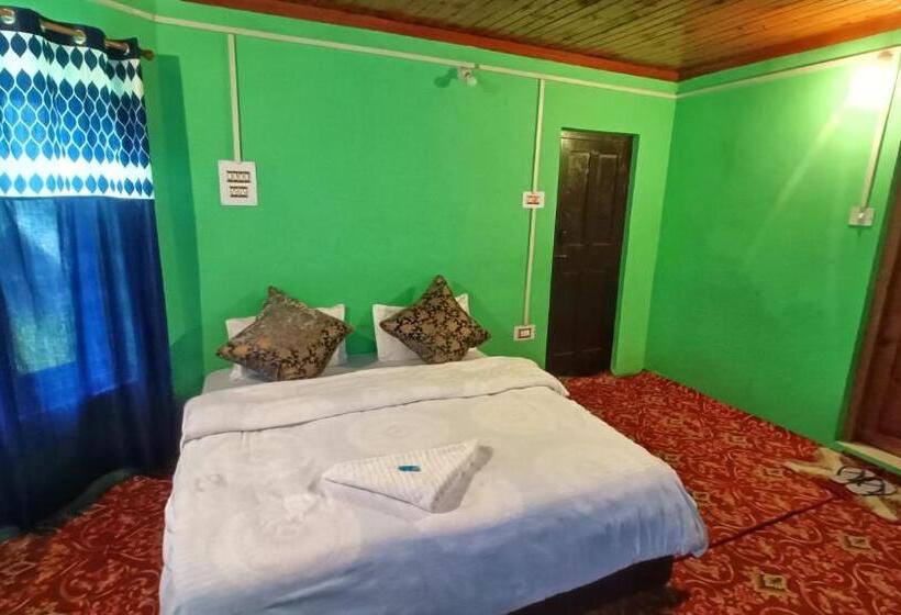 Hotel Kolahoi Heights Guest House