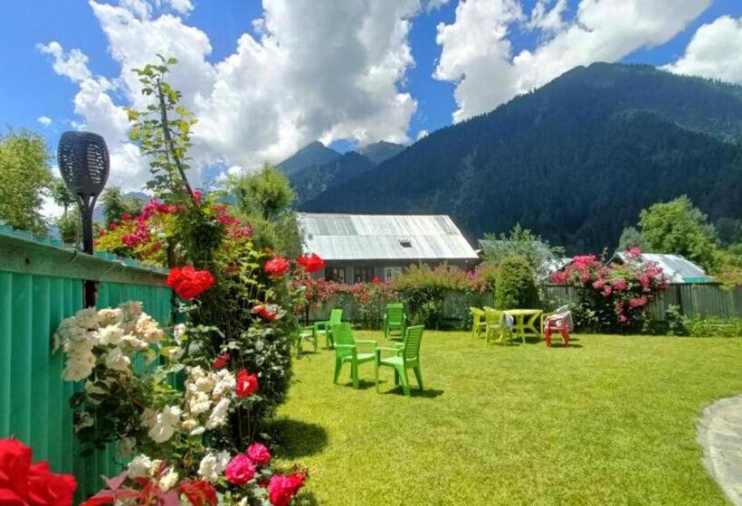 Hotel Kolahoi Heights Guest House