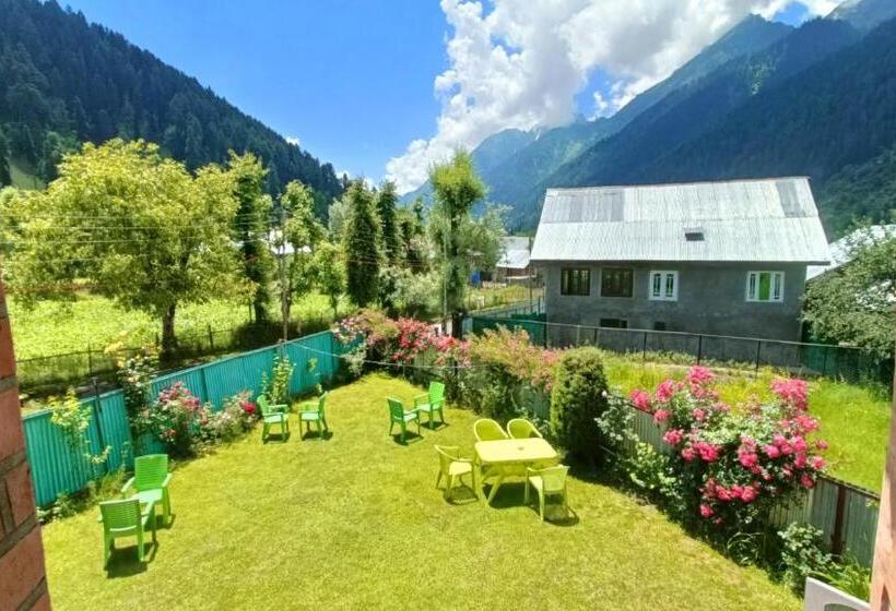 Hotel Kolahoi Heights Guest House