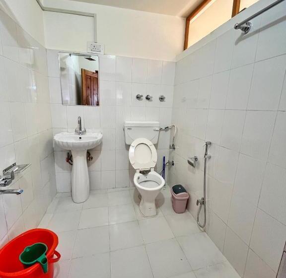 Hotel Kolahoi Heights Guest House