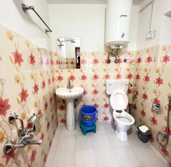 Hotel Kolahoi Heights Guest House