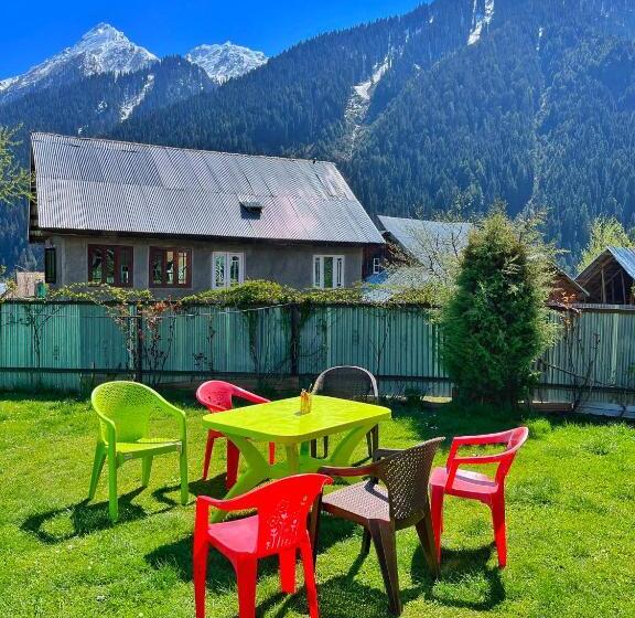 Hotel Kolahoi Heights Guest House