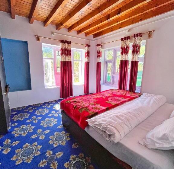 Hotel Kolahoi Heights Guest House