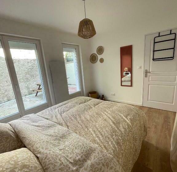 Le Boston Entre Mer Et Ville Fortifiée