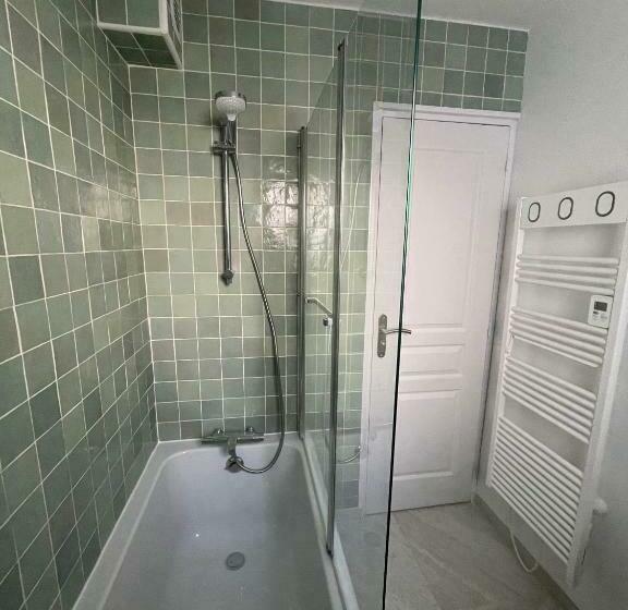 Le Boston Entre Mer Et Ville Fortifiée