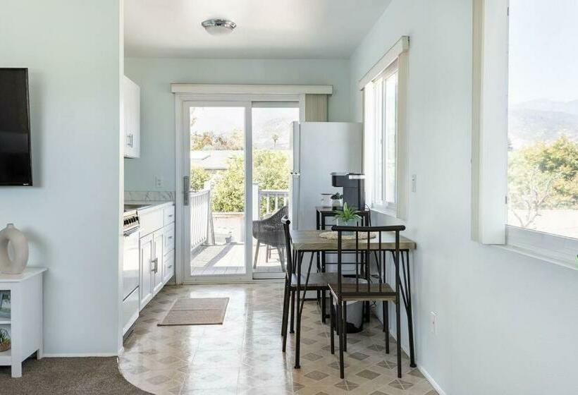 ペンション Coastal Rooftop Retreat