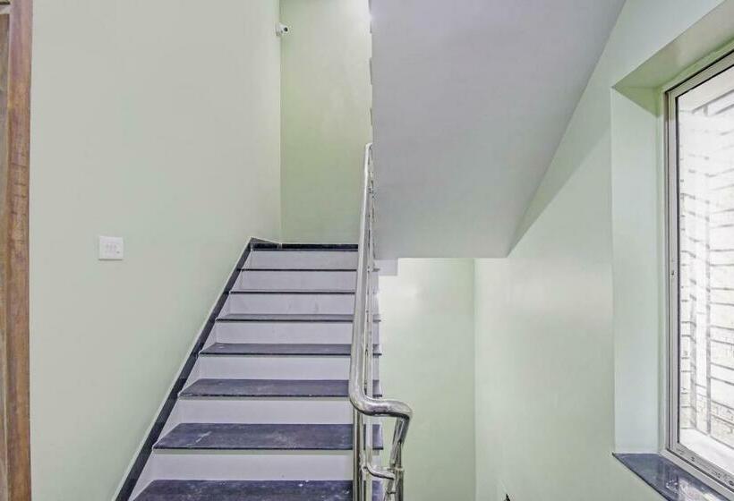 ホテル Capital O Avro