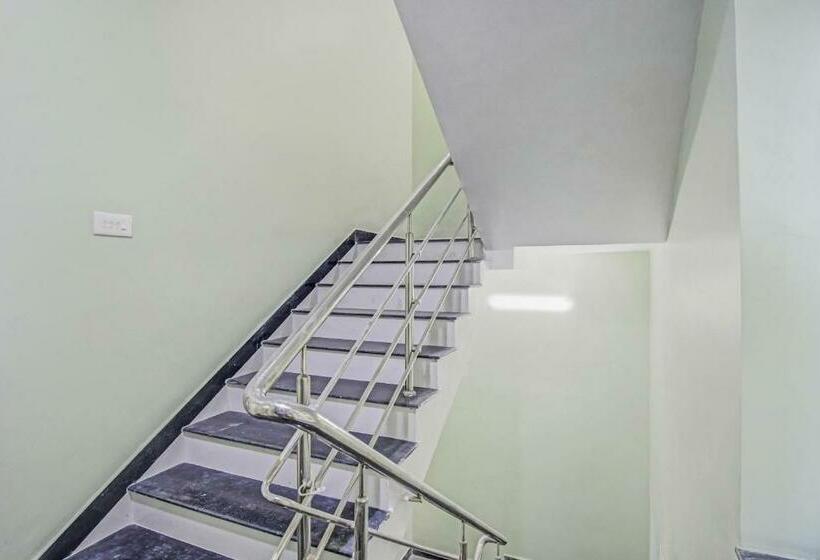 ホテル Capital O Avro