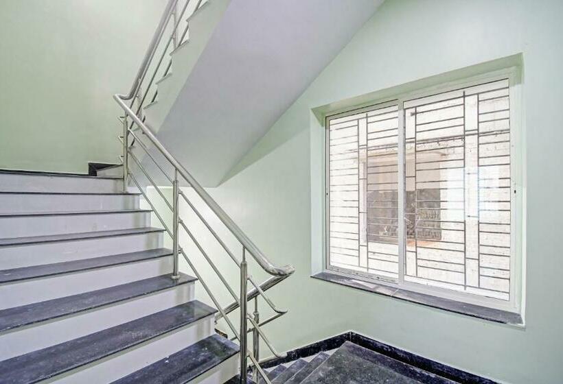 ホテル Capital O Avro