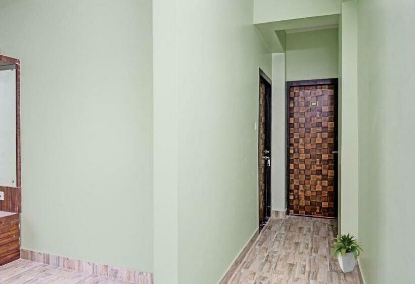 ホテル Capital O Avro