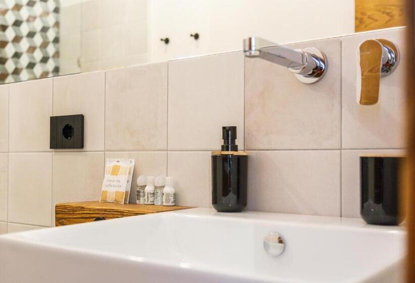 פנסיון Iknos Accommodation