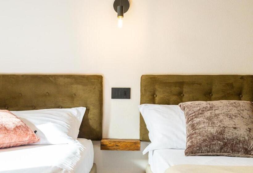 פנסיון Iknos Accommodation