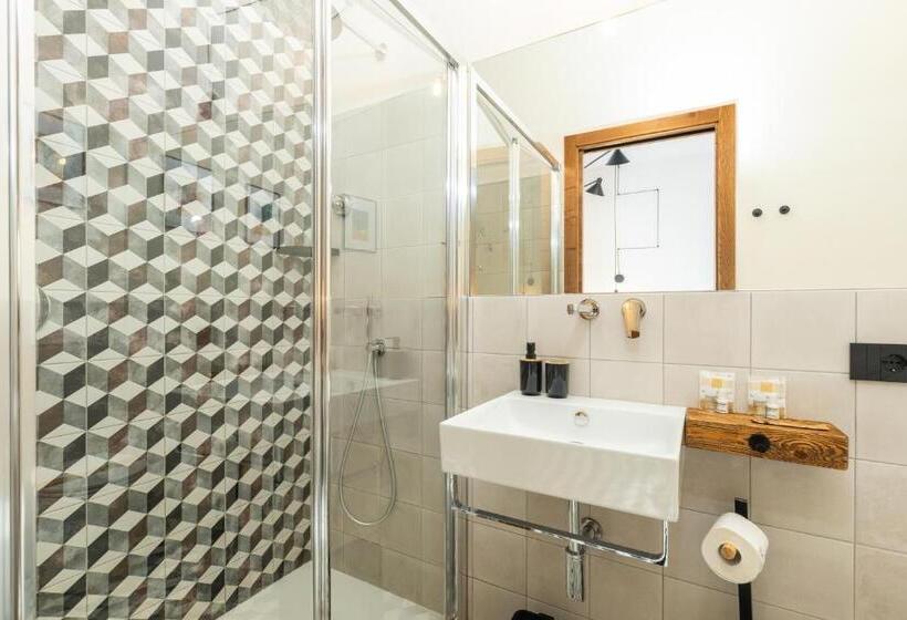 פנסיון Iknos Accommodation