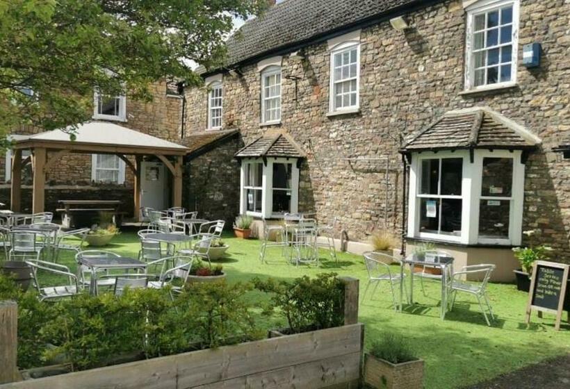 ベッドアンドブレックファースト The Poacher Pub