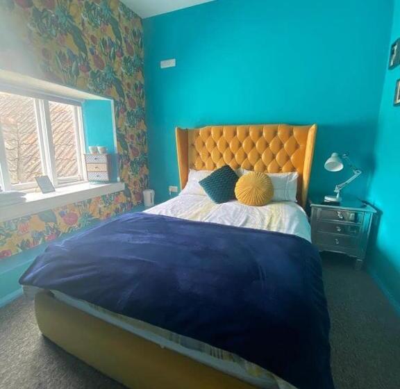 ベッドアンドブレックファースト The Poacher Pub