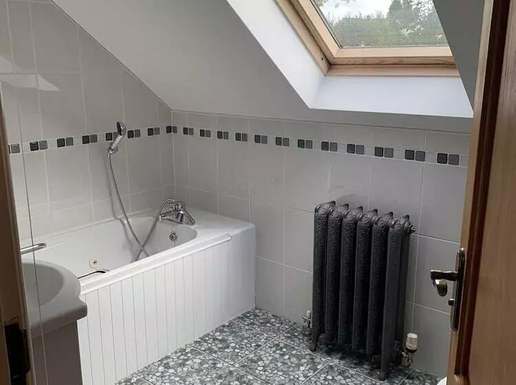 Captivating 4 Bed House In West Wales