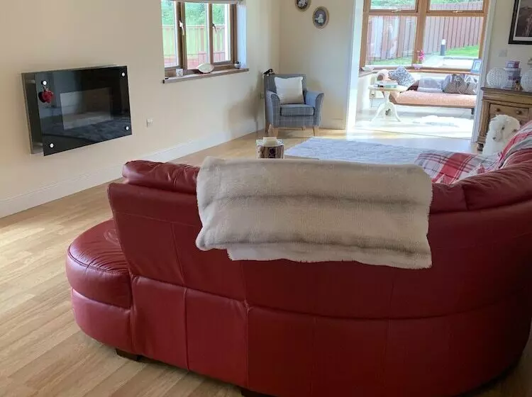 Captivating 4 Bed House In West Wales